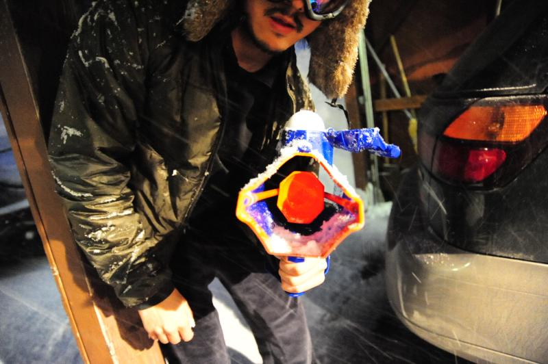 Illustration for article titled Wham-O Snowball Blaster: Snowmodo Review